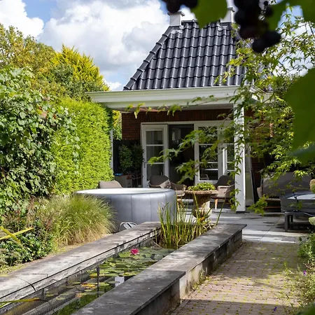 Luxury Bed & Wellness With Sauna And Jacuzzi * Sint Pancras