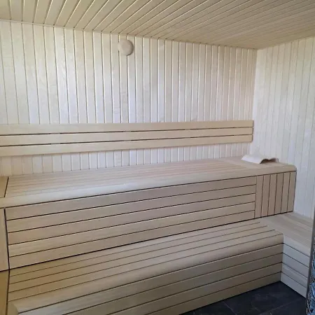 Luxury Bed & Wellness With Sauna And Jacuzzi Casa de Férias Sint Pancras