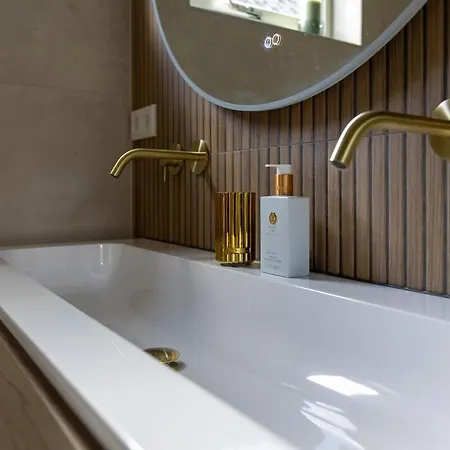 Luxury Bed & Wellness With Sauna And Jacuzzi Sint Pancras