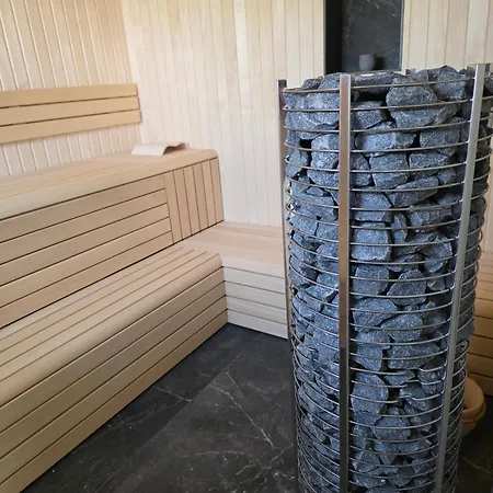 Luxury Bed & Wellness With Sauna And Jacuzzi * Sint Pancras