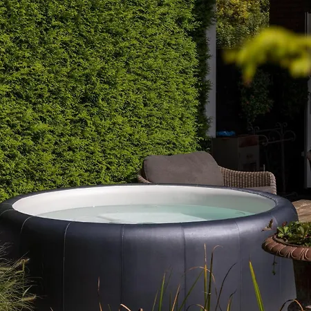 Casa de Férias Luxury Bed & Wellness With Sauna And Jacuzzi *