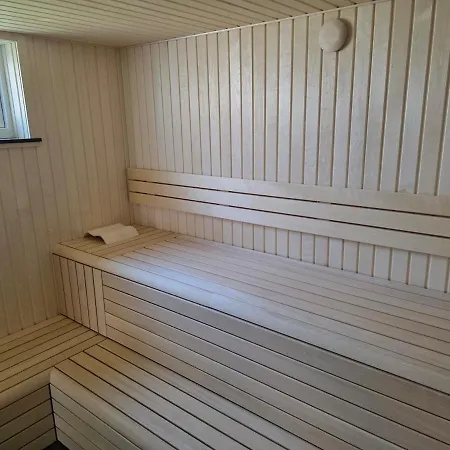Casa de Férias Luxury Bed & Wellness With Sauna And Jacuzzi *