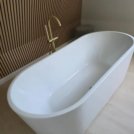 Luxury Bed & Wellness With Sauna And Jacuzzi *