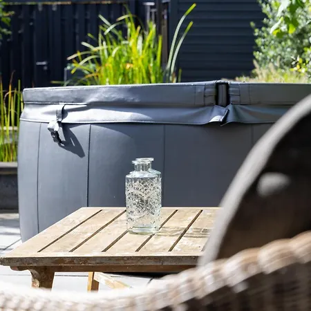Luxury Bed & Wellness With Sauna And Jacuzzi